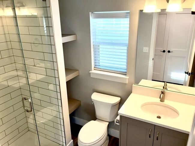 Building Photo - Nice Location in Heart of Old Town Fort Collins! WATER/SEWER/GAS INCLUDED IN RENT