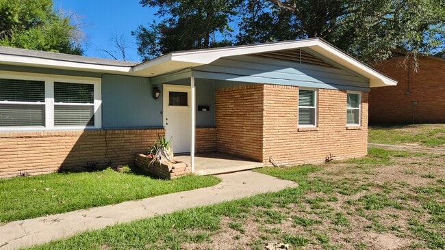 Building Photo - 3114 Tanglewood Dr