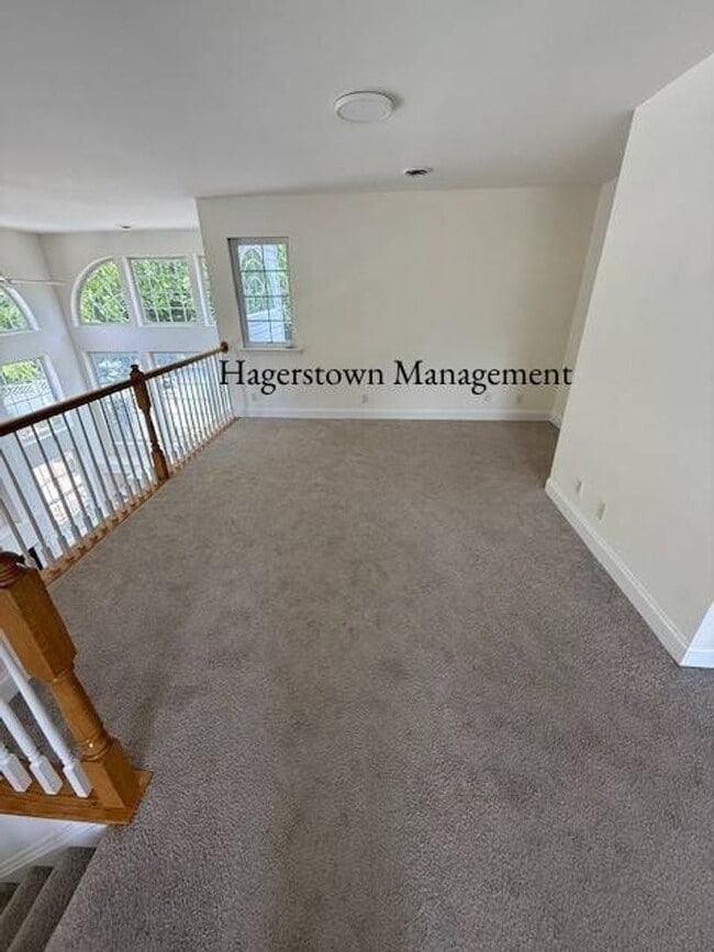 Building Photo - Luxury Home in Woodbridge