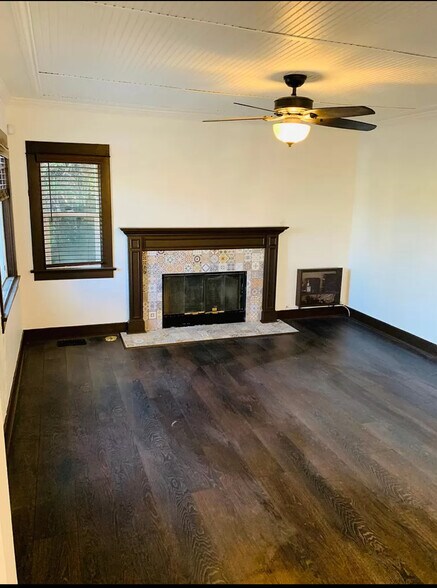 Building Photo - 915 N Chester Ave