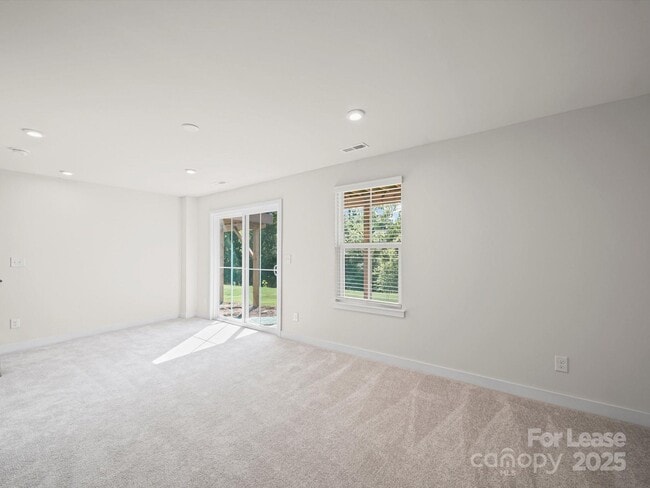 Building Photo - 9922 Oaklawn Blvd NW