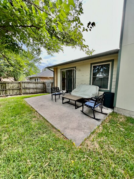 Building Photo - 13806 Wood Breeze
