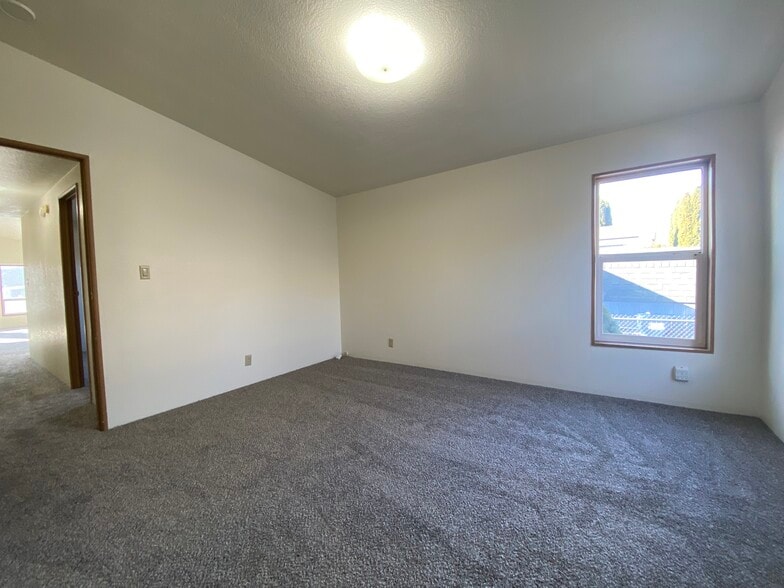 Building Photo - 1827 Westminster Ave