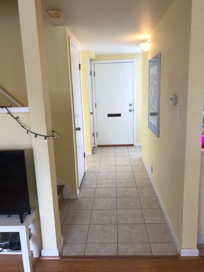 Building Photo - 3 Bed/ 2 Bathroom House in Santa Cruz
