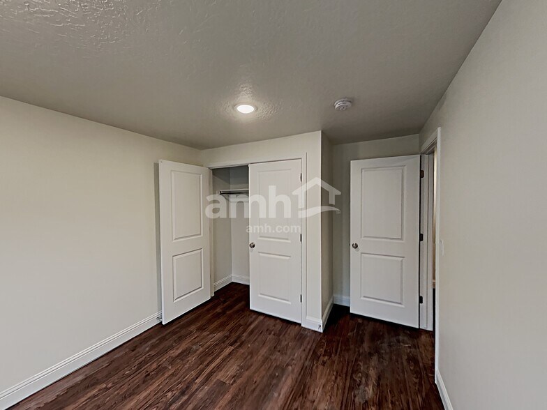 Building Photo - 2434 E Buckskin Way