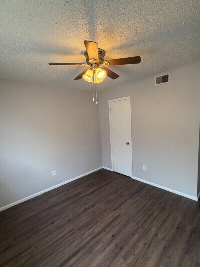 Building Photo - 3211 35th St