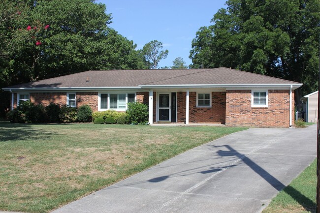Primary Photo - Beautiful Single Family Home in Great Neck...