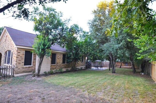Building Photo - 709 Carolyn Ave