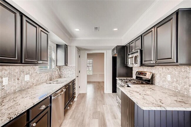 Primary Photo - 11401 Oak Knoll Dr