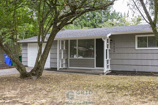 Building Photo - 2 Bedroom Home Available in Southeast Portland