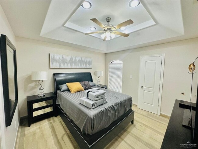 Building Photo - 21 49th St