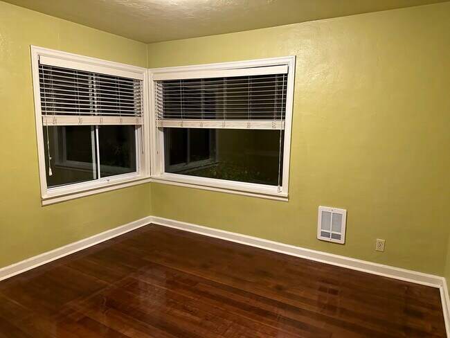 Master Bedroom - 1148 Sidney Ave