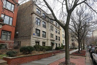 Building Photo - 561 W Wellington Ave