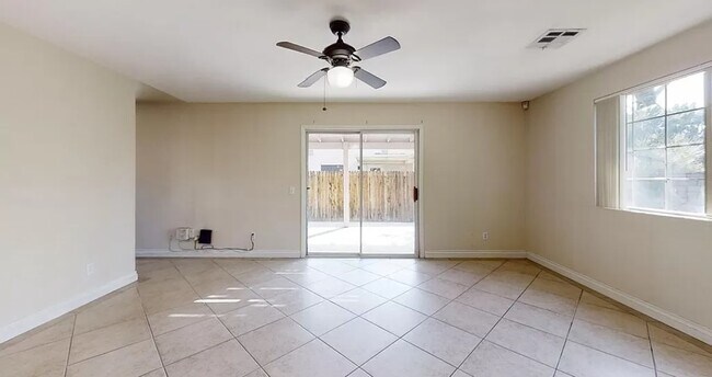 Building Photo - 51740 Avenida Carranza