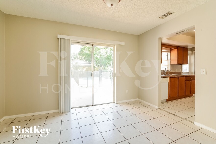 Building Photo - 433 Northwestern Ave