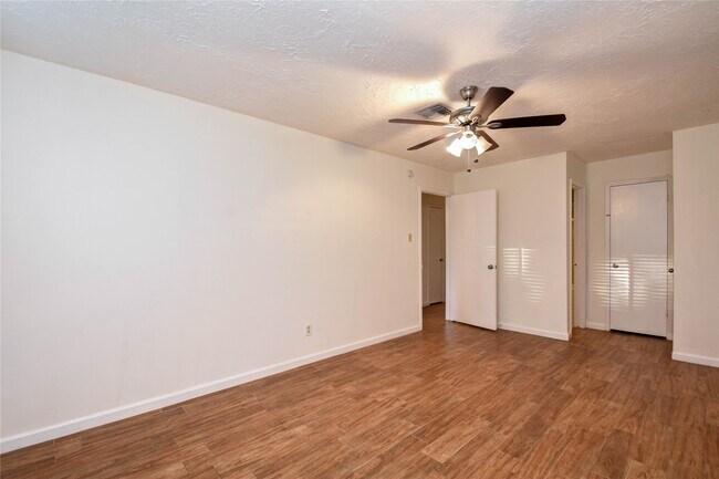 Building Photo - 9510 Huntington Way Dr