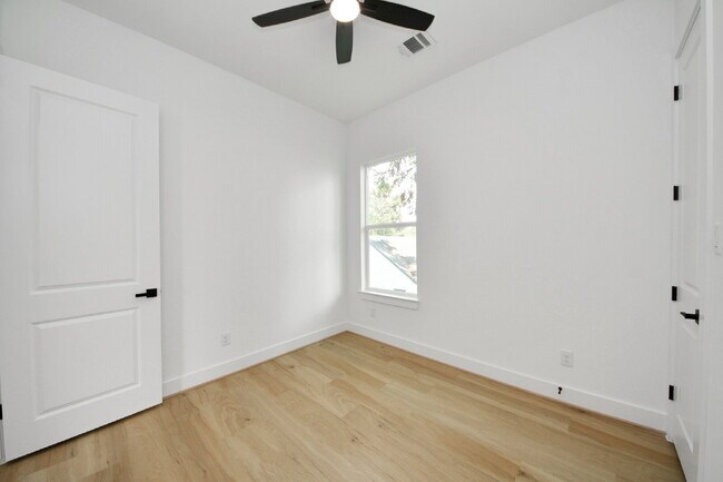 Building Photo - 7117 Eastwood St