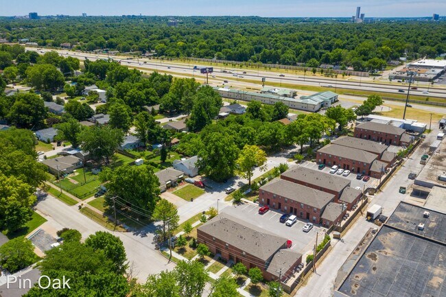 Building Photo - 5012 S Quaker Ave