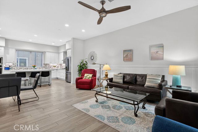 Building Photo - 985 Doheny Way