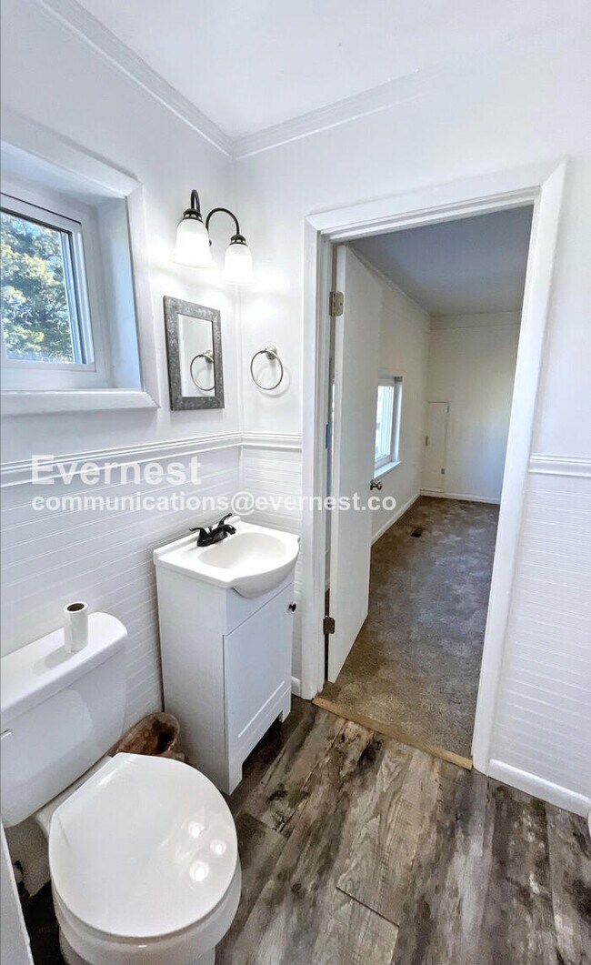 Building Photo - 15 Walker Ave