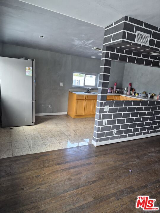 Building Photo - 10835 Magnolia Blvd