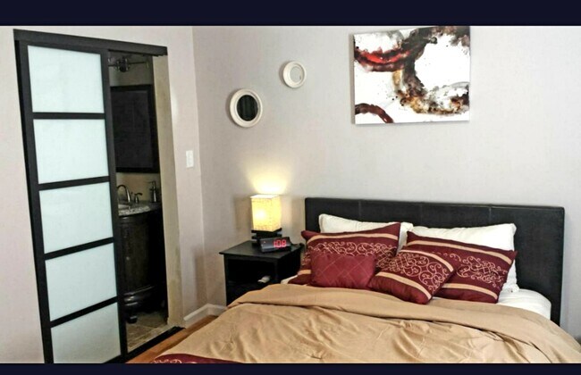 Master bedroom - 4909 W 119th St