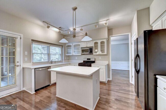Building Photo - 7470 Brookwood Way