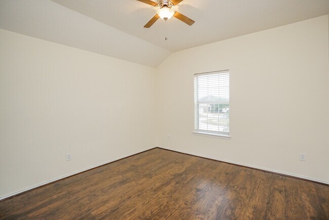 Building Photo - 1323 Colonial Manor Dr