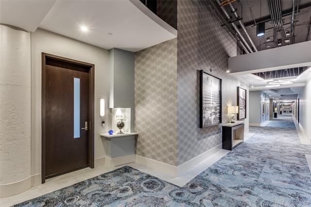 Building Photo - 2600 W 7th St