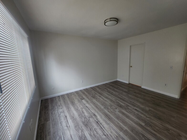 Building Photo - 820 N Kathleen Ln