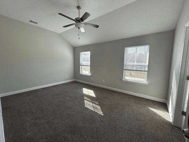 Building Photo - FALL MOVE-IN SPECIAL: 50% OFF 1st MONTH'S ...