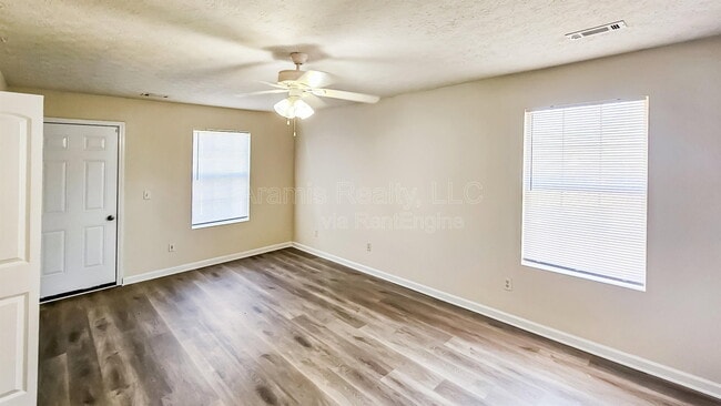 Building Photo - 263 Marsh Glen Dr