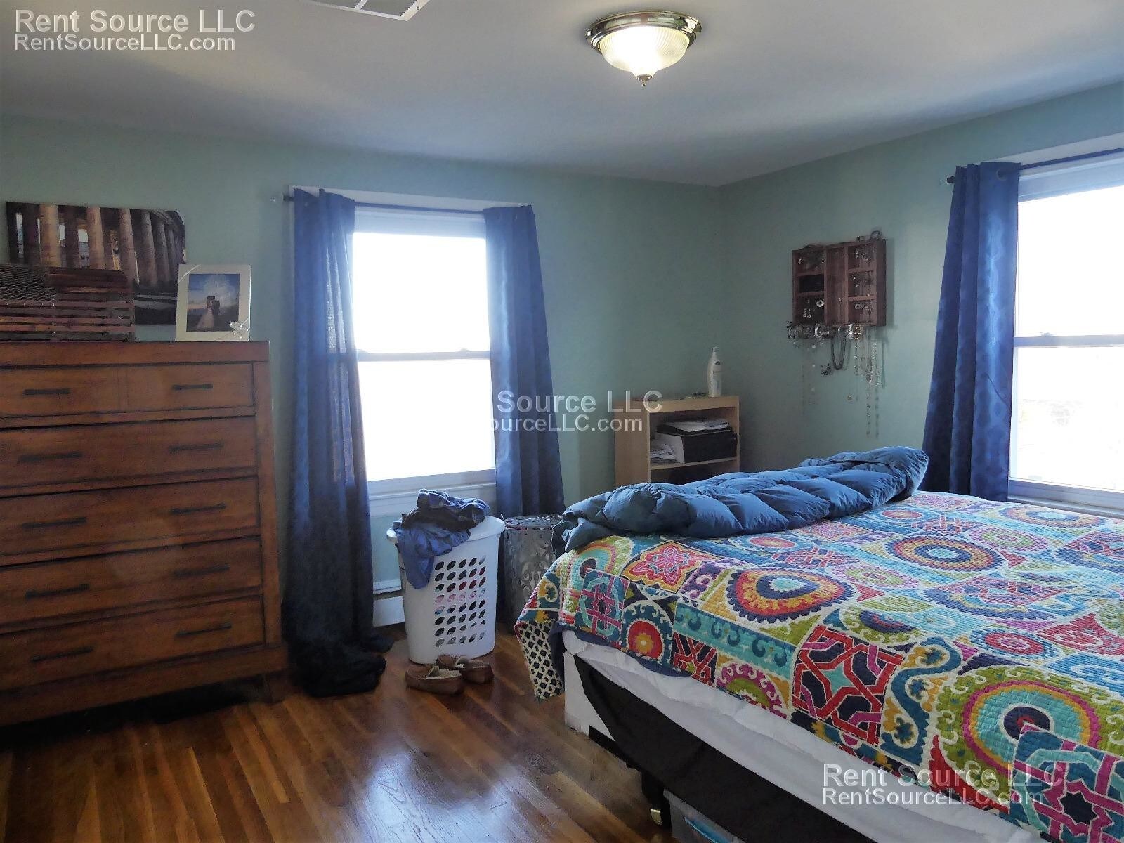 Building Photo - 98 Moreland St