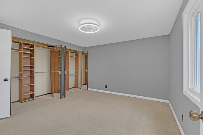 Building Photo - 414 Gainsborough Ct