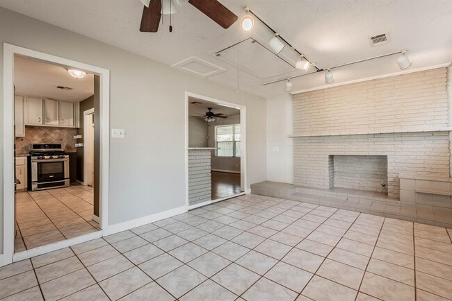 Building Photo - 1439 Richelieu Ln