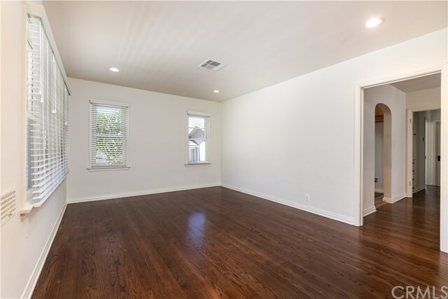 Building Photo - 227 N Mayflower Ave