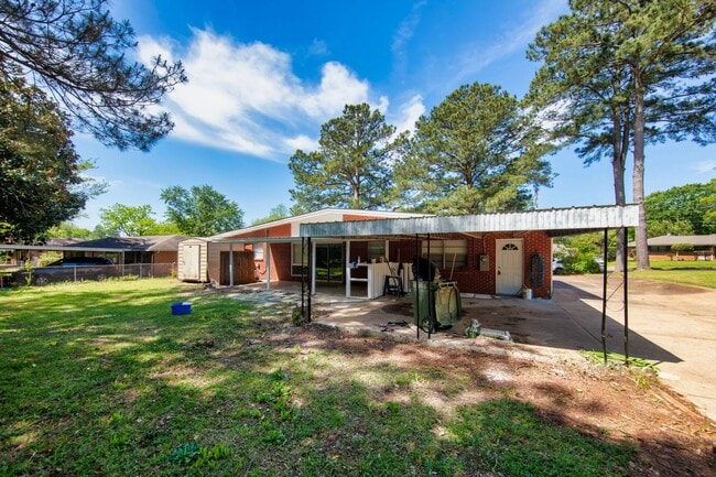 Building Photo - ** 3 bed 2 bath located in Dalraida **Call...