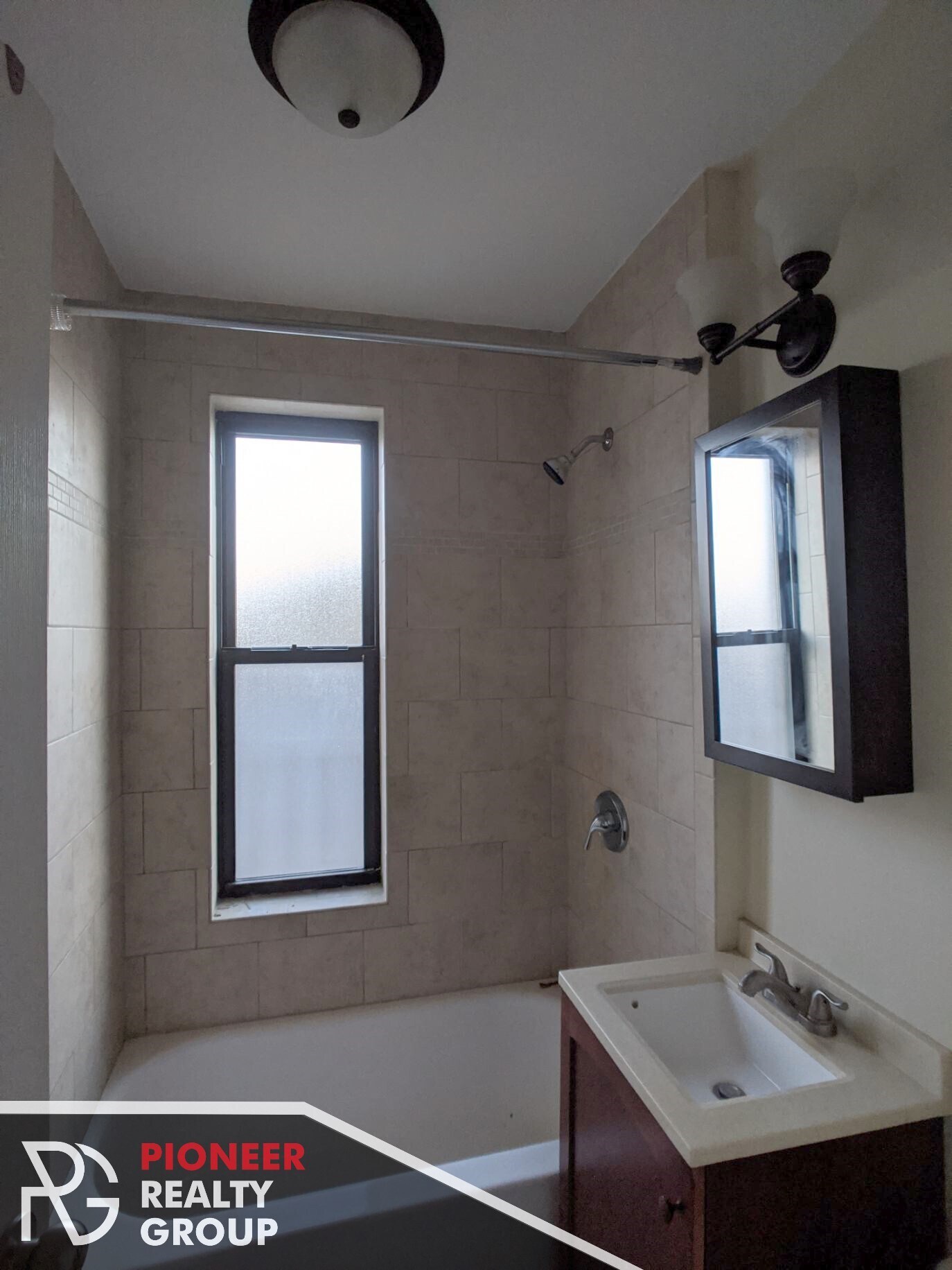 Building Photo - 818 W Diversey Pky