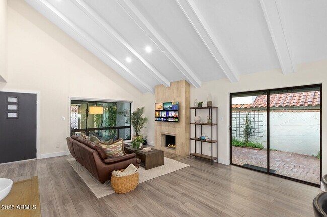 Building Photo - 5822 N Scottsdale Rd