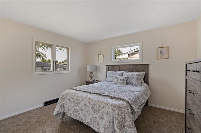 Building Photo - 3 Bedroom Rental in Milan