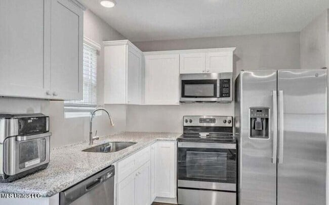 Building Photo - 13227 Willow Oak Cir