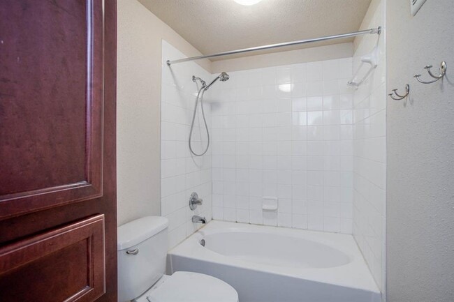 Building Photo - 2255 Braeswood Park Dr