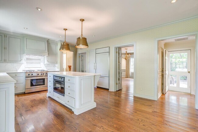Building Photo - Prime Location- Classic 1936- 3 Bed, 3.5 Bath, Seconds from River Crest Country Club- 76107