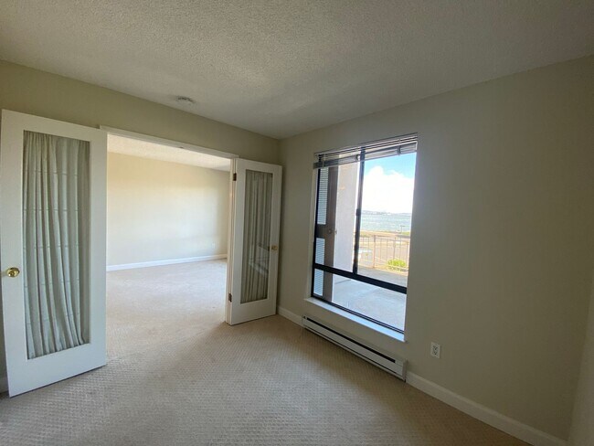 Building Photo - Studio Condo Available Now