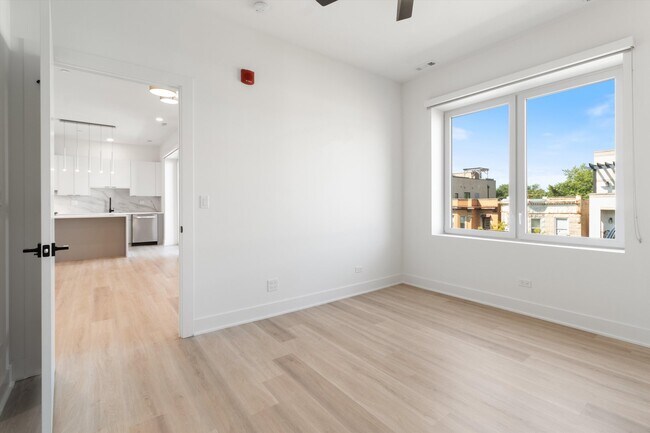 Building Photo - 3821 N Ashland Ave