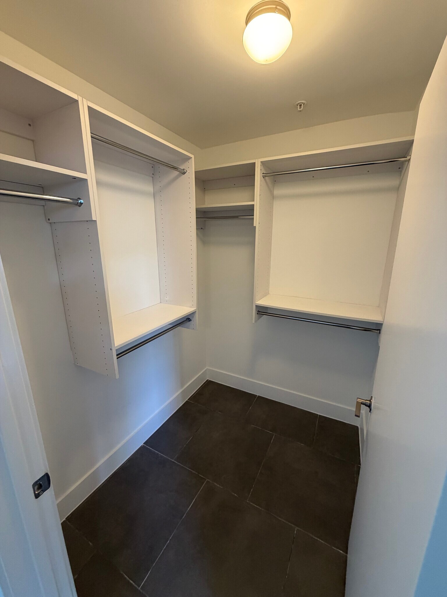 Building Photo - 132 NE 22nd St