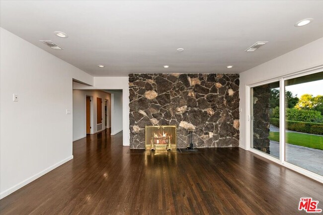 Building Photo - 15451 Longbow Dr
