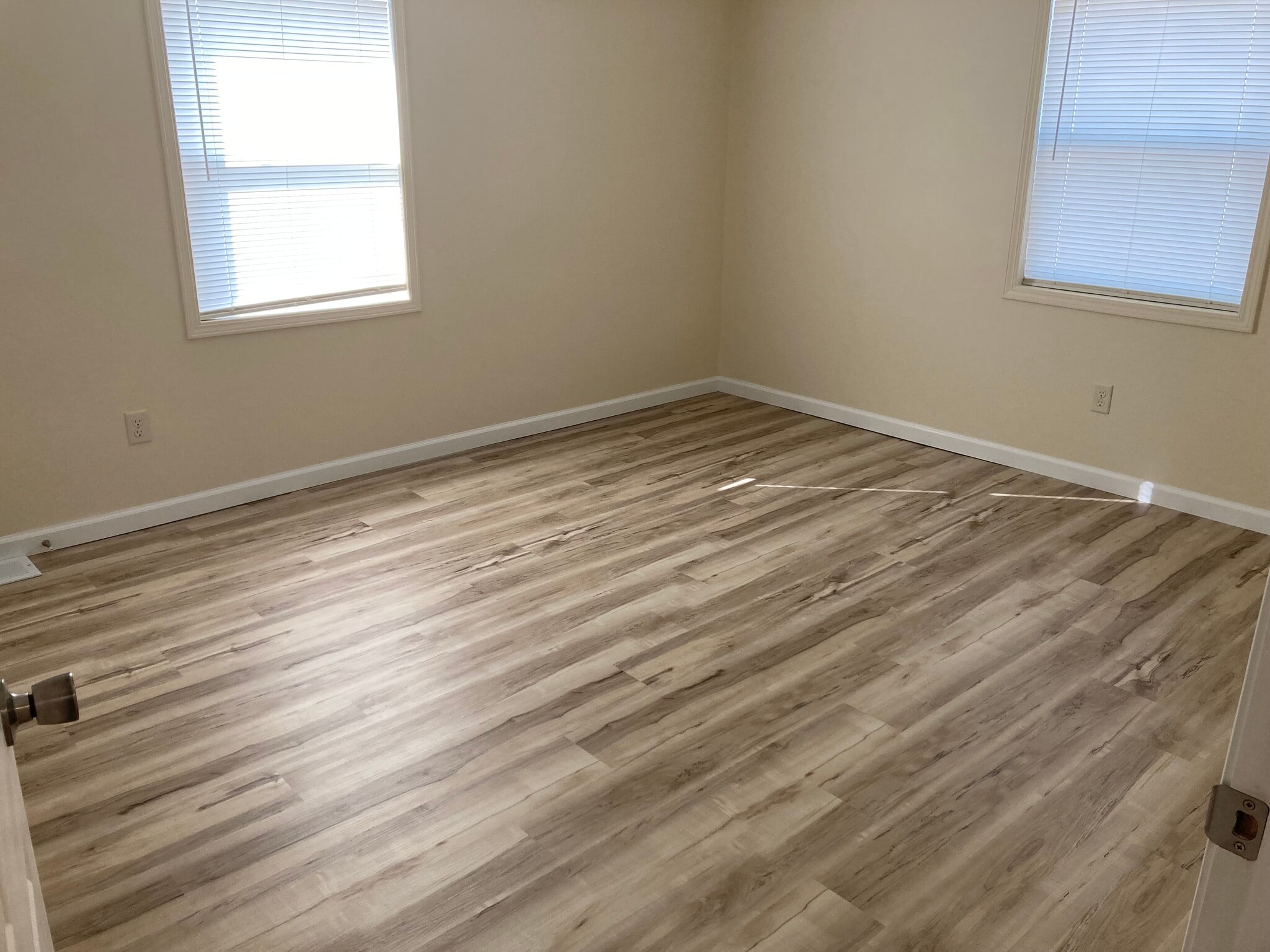 Building Photo - 51 E Main St