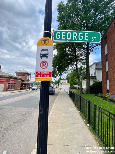 Building Photo - 837 River St