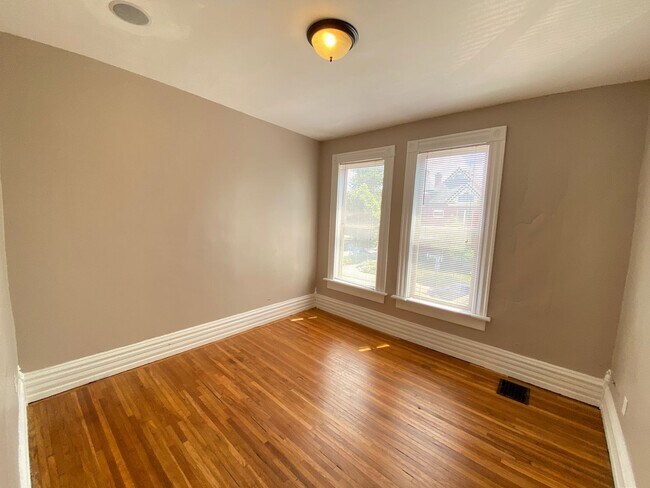 Building Photo - Renovated House, South Campus OSU, Near Medical Center and Law School